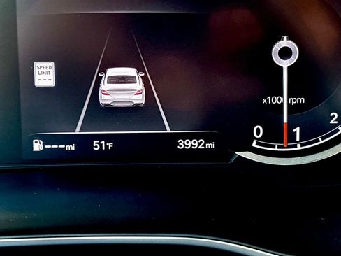 Used 2025 Genesis G70 2.5T image 16