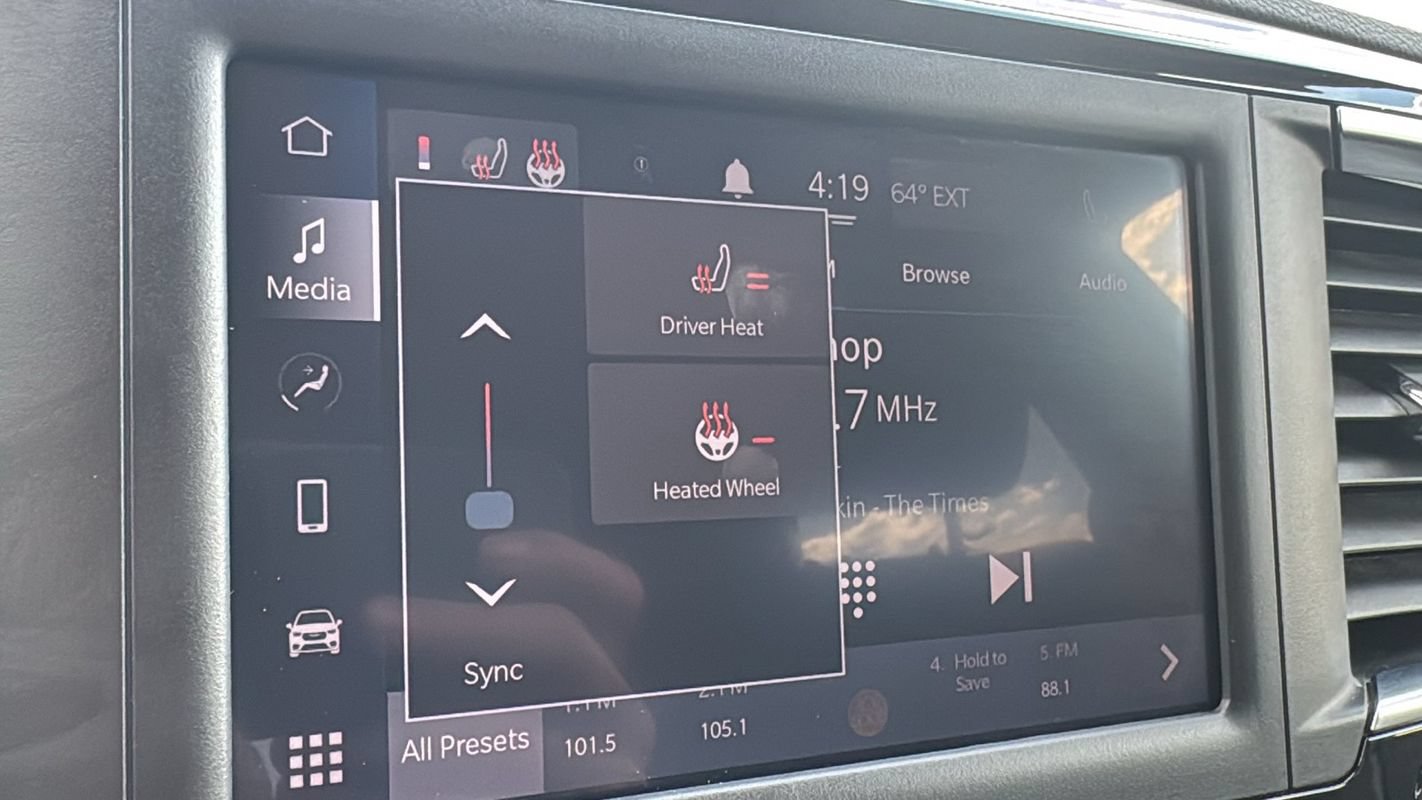 Used 2023 Chrysler Voyager LX FWD image 32