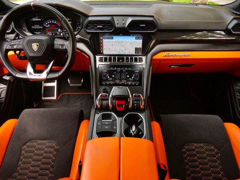 Used 2022 Lamborghini Urus image 7