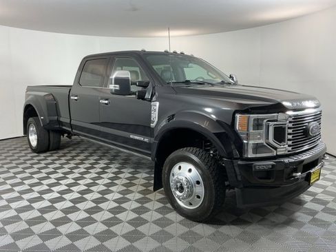 Used 2022 Ford F450 Platinum w/ FX4 Off-Road Package image 3