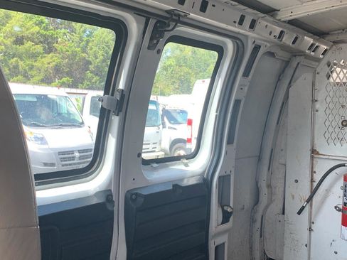 Used 2017 GMC Savana 2500 Extended RWD image 16