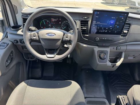 Used 2023 Ford E-Transit Medium Roof image 20