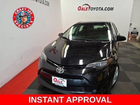 Used 2018 Toyota Corolla LE FWD image 3