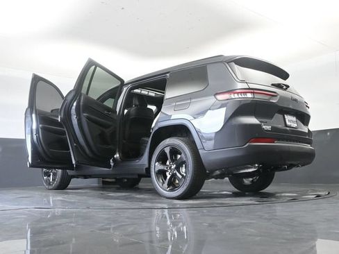 Used 2025 Jeep Grand Cherokee L Altitude AWD/4WD image 43