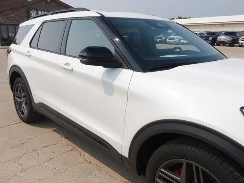 Used 2025 Ford Explorer ST AWD/4WD image 10