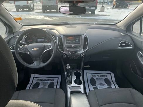 Used 2018 Chevrolet Cruze LT w/ Convenience Package image 14