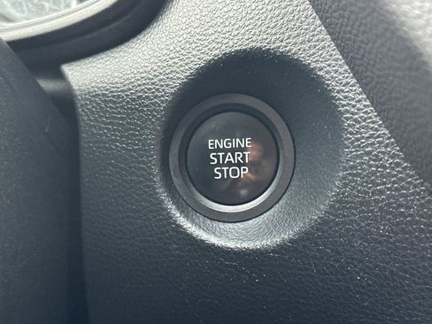 Used 2024 Toyota Corolla Cross LE image 34