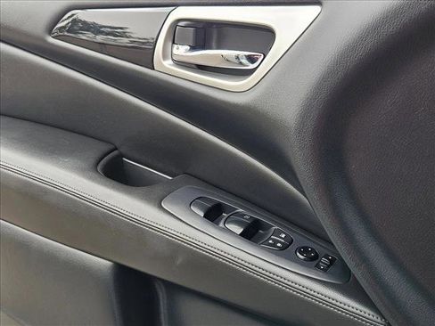 Used 2019 Nissan Pathfinder S FWD image 11