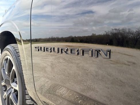 Used 2023 Chevrolet Suburban RST w/ Luxury Package image 9