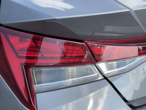 Used 2023 Hyundai Elantra Limited image 8