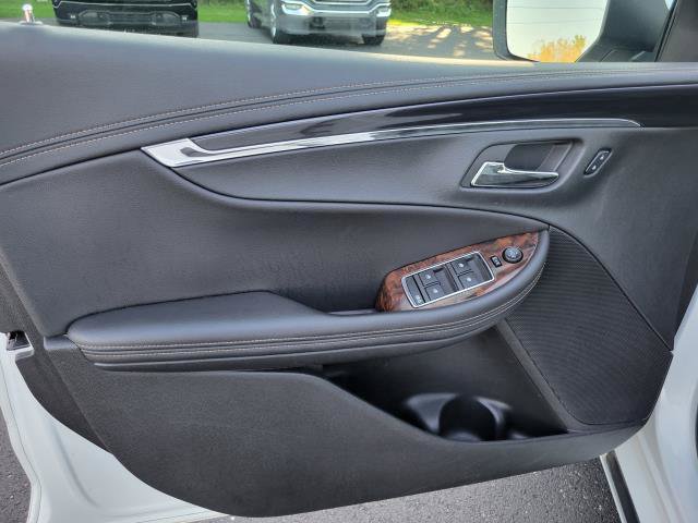 Used 2015 Chevrolet Impala LT w/ Convenience Package FWD image 9