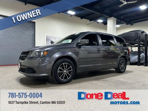 Used 2017 Dodge Grand Caravan SE image 1