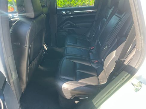 Used 2017 Porsche Cayenne AWD/4WD image 12
