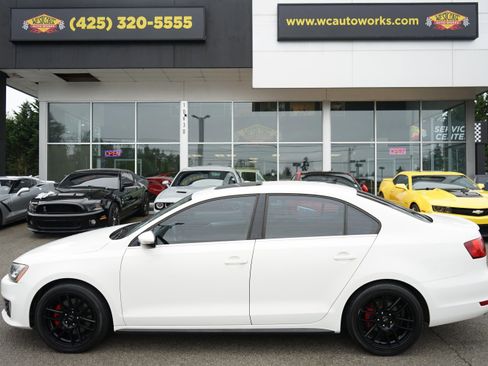 Used 2013 Volkswagen Jetta GLI Autobahn FWD image 2