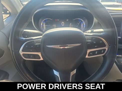 Used 2022 Chrysler Pacifica Touring-L FWD image 19
