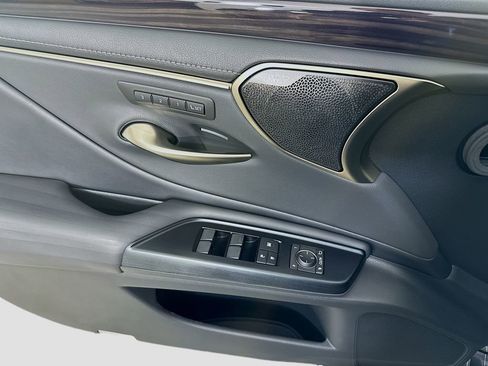 Used 2020 Lexus ES 350 w/ Accessory Package 2 FWD image 20
