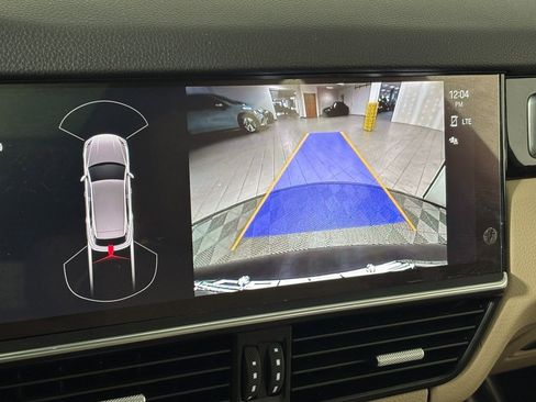 Used 2022 Porsche Cayenne Platinum Edition image 31