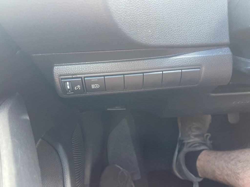 Used 2025 Toyota Corolla LE FWD image 17