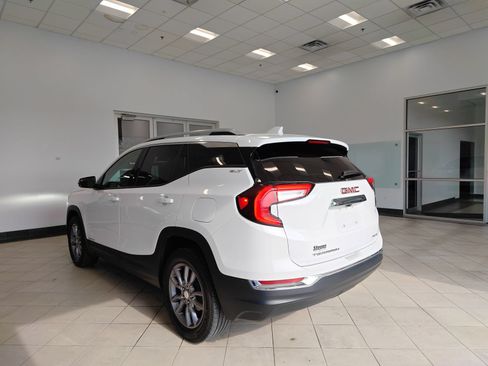 Used 2024 GMC Terrain SLT AWD/4WD image 5
