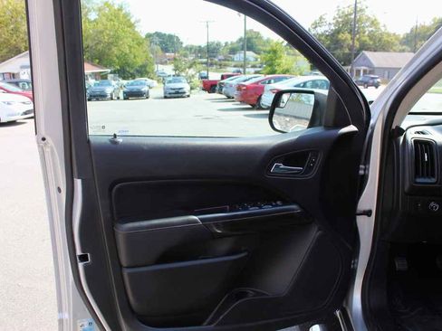 Used 2016 GMC Canyon SLT image 13