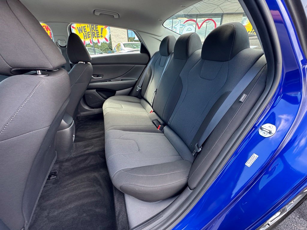 Used 2024 Hyundai Elantra SE FWD image 11