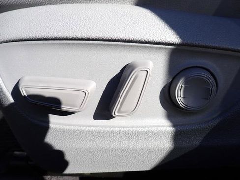 Certified 2023 Toyota Highlander XLE image 23