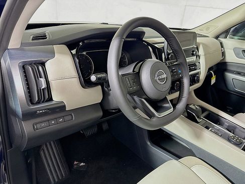 New 2025 Nissan Pathfinder SL w/ SL Premium Package image 9