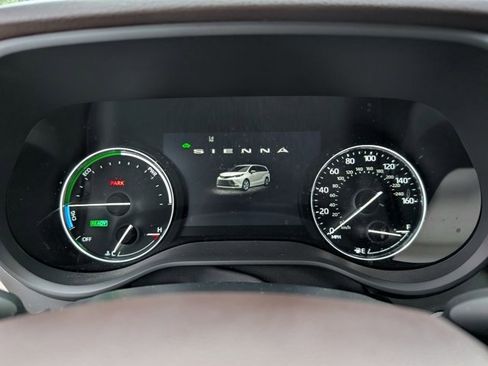 Used 2021 Toyota Sienna Platinum image 11