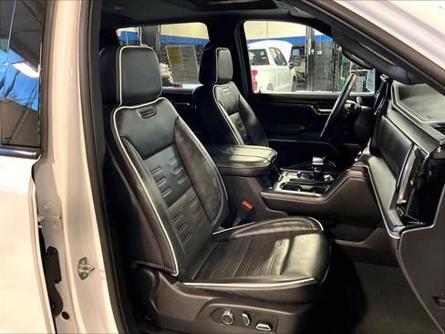 Used 2024 GMC Sierra 1500 AT4X image 11