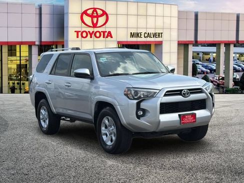 Used 2022 Toyota 4Runner SR5 RWD image 7