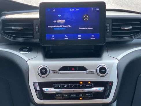 Used 2022 Ford Explorer XLT AWD/4WD image 24