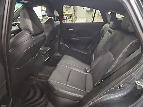 Used 2024 Toyota Venza XLE image 28