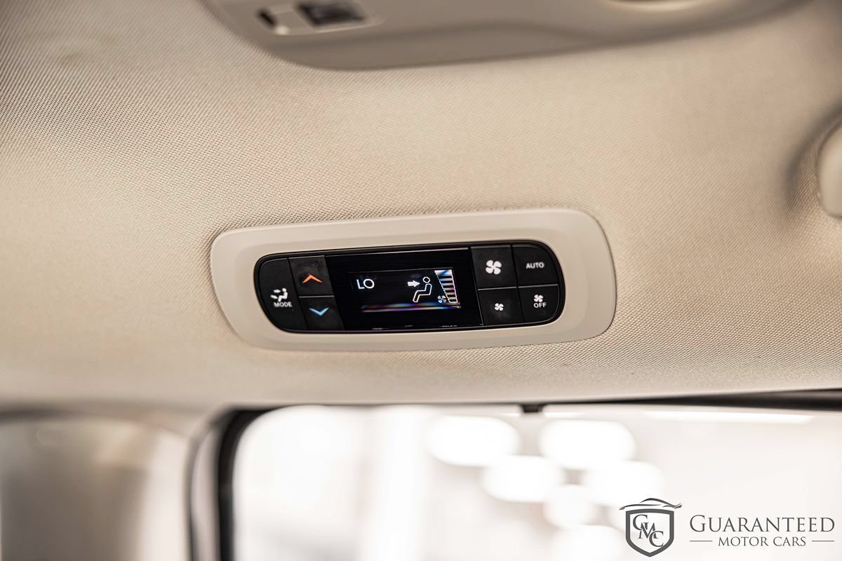 Used 2021 Chrysler Pacifica Touring-L FWD image 39