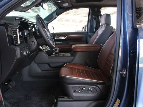 Used 2025 GMC Sierra 1500 Denali Ultimate image 9