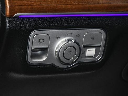 Used 2025 Mercedes-Benz GLS 450 4MATIC image 19