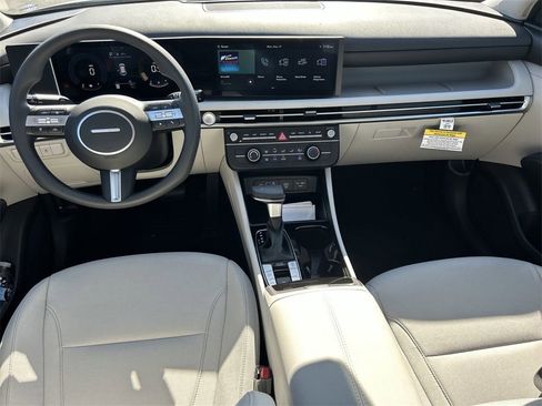 New 2026 Hyundai Tucson SE image 3