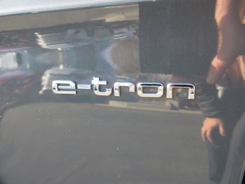 Used 2018 Audi A3 e-tron Premium Plus w/ Premium Plus Package image 3