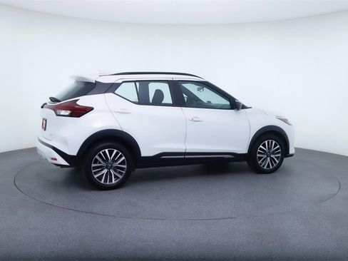 Used 2024 Nissan Kicks SR image 8