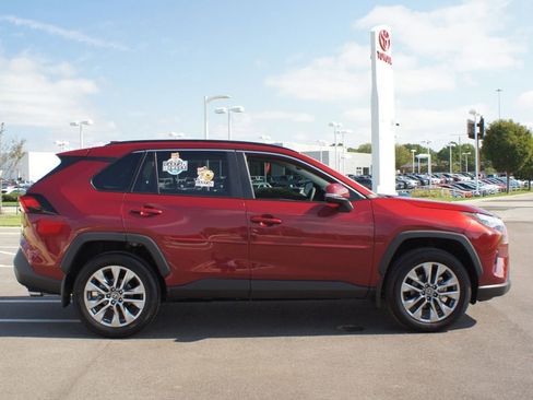 Used 2025 Toyota RAV4 XLE Premium image 20