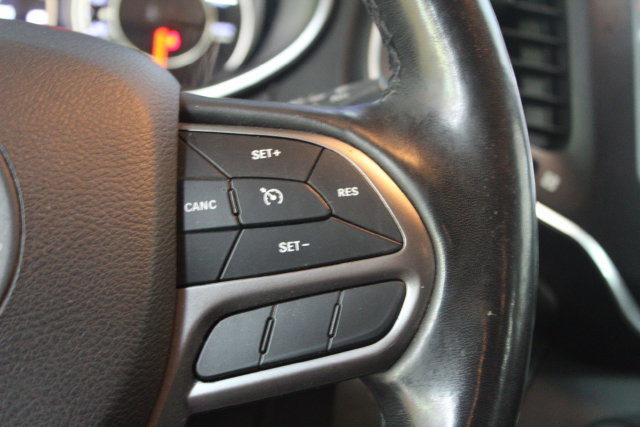 Used 2019 Jeep Cherokee Latitude w/ Cold Weather Group FWD image 17