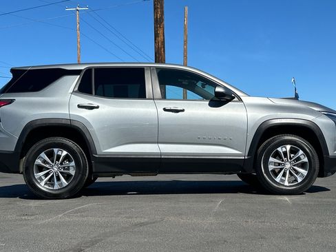 Used 2025 Chevrolet Equinox LT image 3