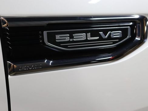 Used 2019 GMC Sierra 1500 SLT w/ SLT Premium Plus Package AWD/4WD image 9