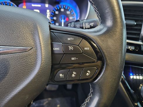 Used 2020 Chrysler Pacifica Touring-L Plus image 20