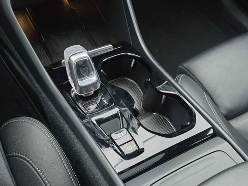 Used 2023 Volvo XC40 B5 Ultimate w/ Protection Package Premier image 27