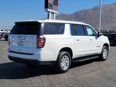 Used 2022 Chevrolet Suburban LS RWD image 2