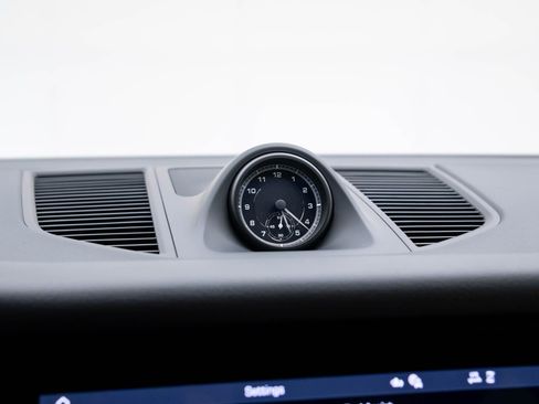 New 2026 Porsche Macan image 30