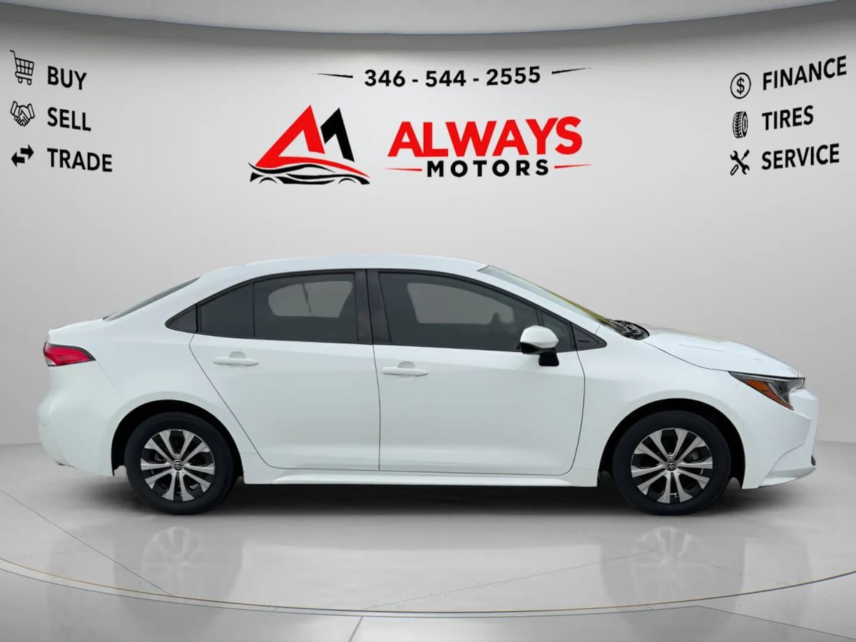 Used 2022 Toyota Corolla LE FWD image 4