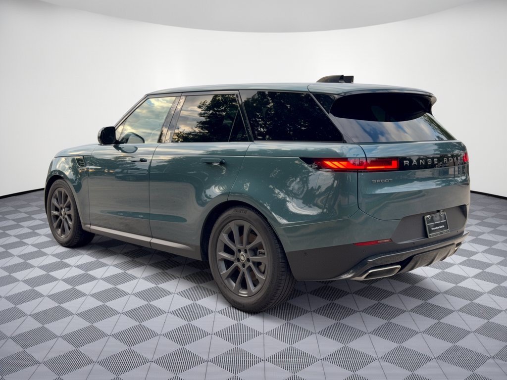 Used 2025 Land Rover Range Rover Sport SE AWD/4WD image 3