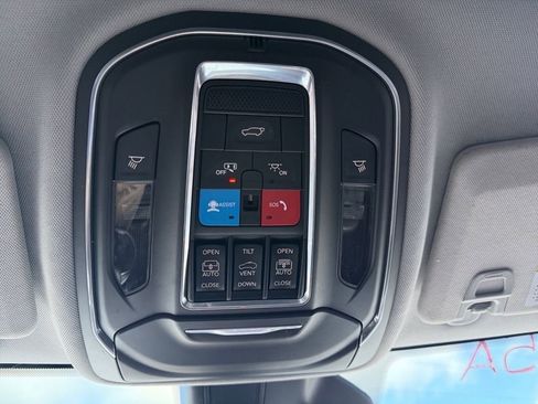 Used 2021 Jeep Grand Cherokee L Limited image 27