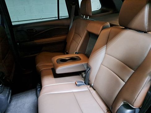 Certified 2025 Honda Passport EX-L image 13